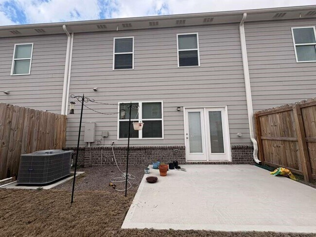 Building Photo - 2213 Blue Monarch Dr