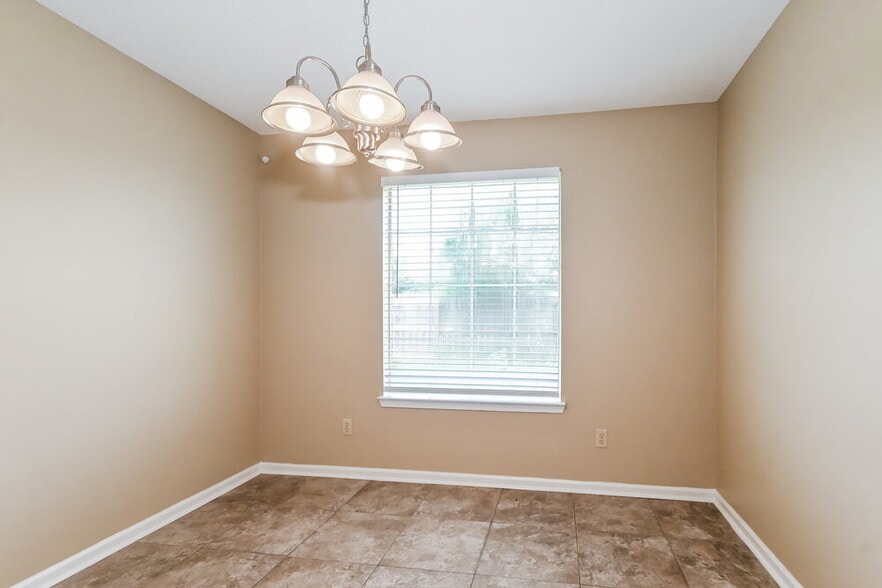 Building Photo - 5905 Kayla Dr