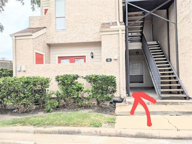 Building Photo - 10855 Meadowglen Ln