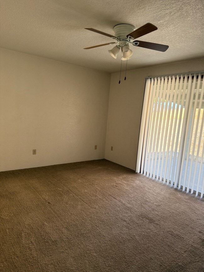 Building Photo - 1036 NE Barager Ave