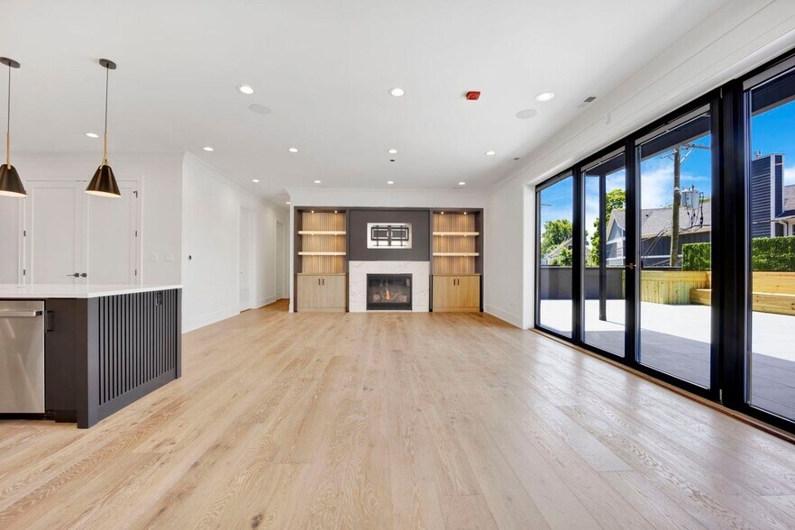 Building Photo - 4920 N Lincoln Ave