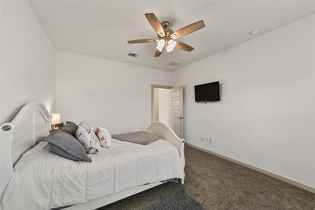 Building Photo - 7834 Golden Rubia Ln