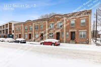 Building Photo - Now Listing: Modern Comfort Living at Beys...