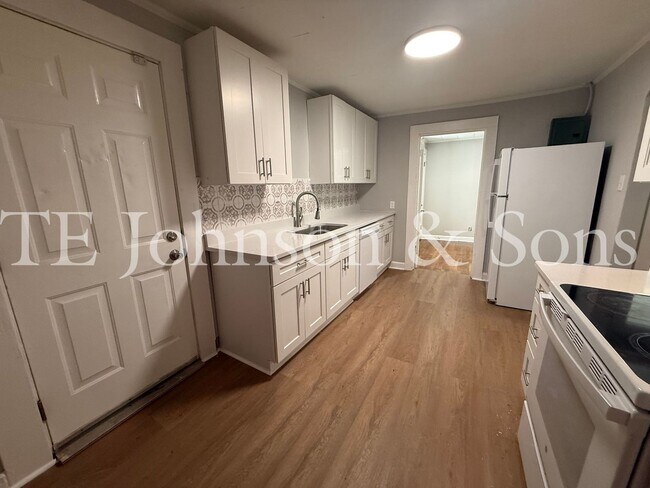 Building Photo - Charming Three Bedroom Home in Winston Sal...