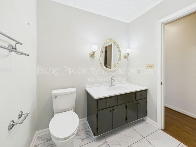 Building Photo - 1233 Pinehurst Rd