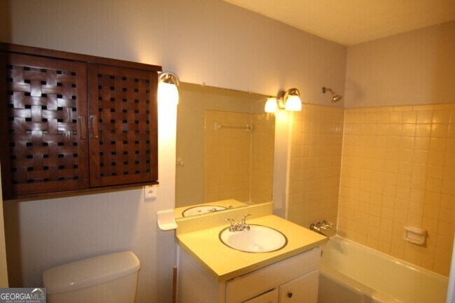 Building Photo - 3765 Manor House Dr
