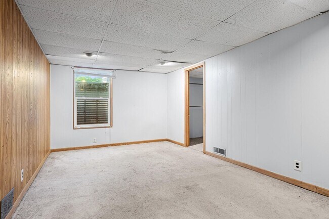 Building Photo - 3 bed/1 bath Northside Home