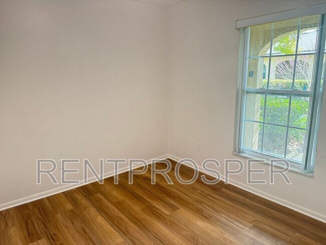 Building Photo - 225 Ranier Cove