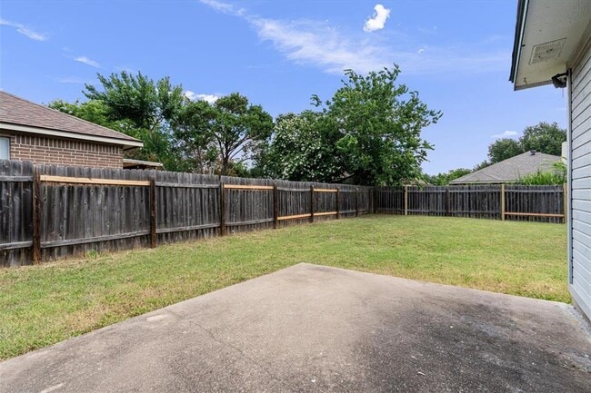 Building Photo - 1404 River Oak Dr