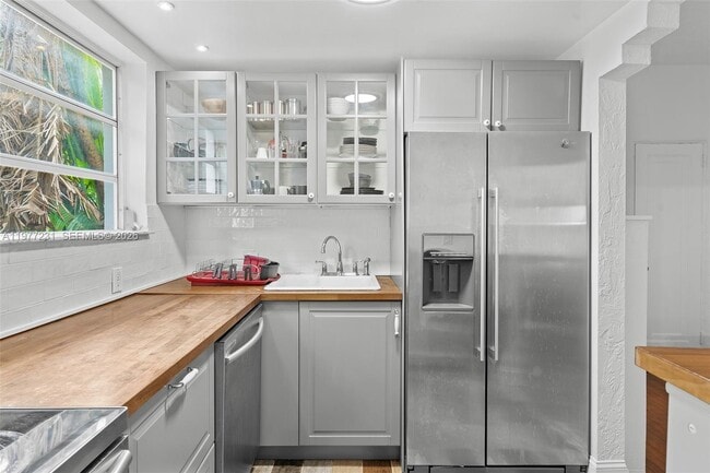 Building Photo - 1211 Pennsylvania Ave