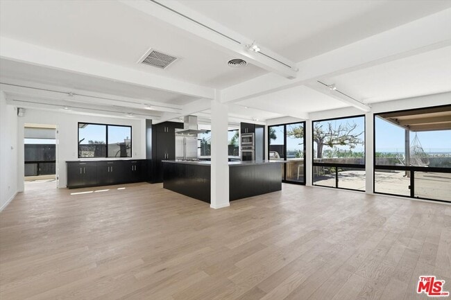 Building Photo - 18131 Kingsport Dr