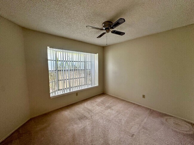 Building Photo - 3723 Narroline Dr
