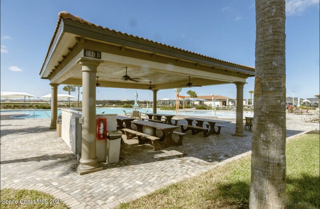 Building Photo - Loren Cove Villa