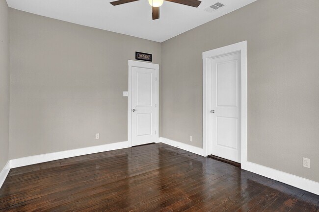 Building Photo - 1013 N Palmetto Ave
