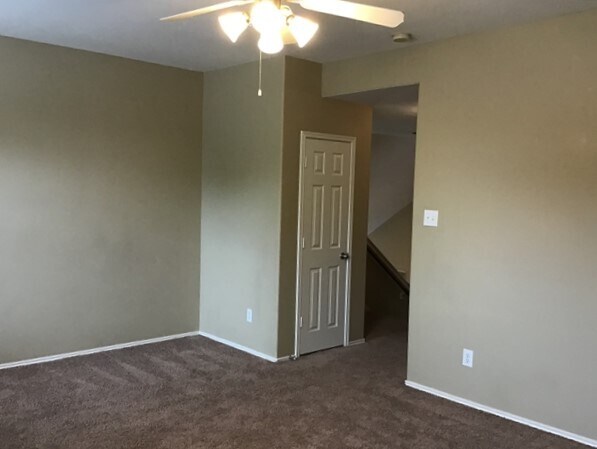 Building Photo - 2026 Acorn Glen Trl
