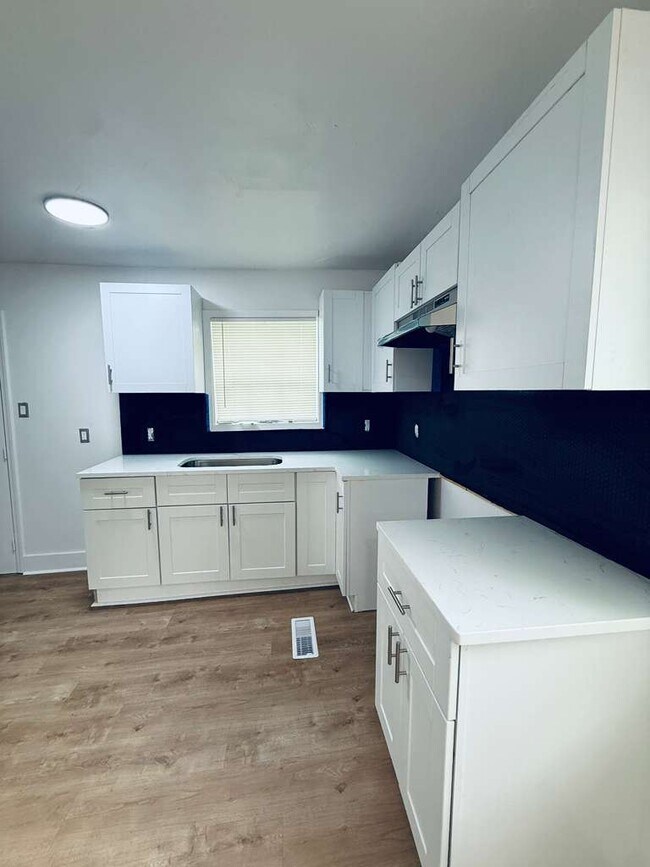 Building Photo - 124 E Northrup Dr