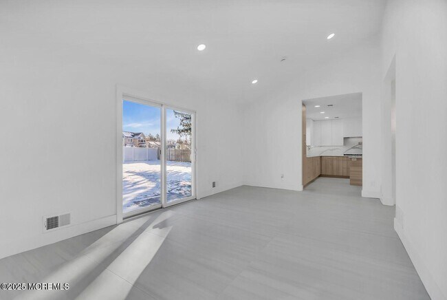 Building Photo - 1 Robin Dr