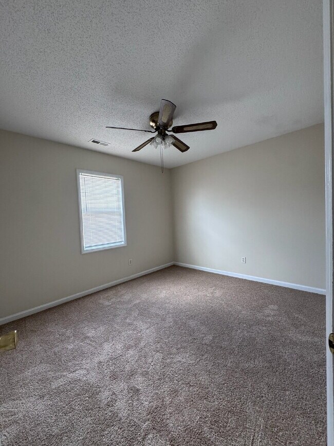 Building Photo - 202 Dayrell Dr