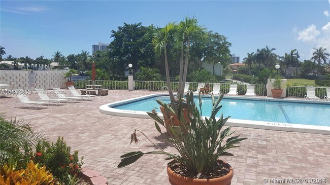 Building Photo - 401 Golden Isles Dr