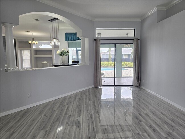 Building Photo - 3401 SW San Benito St