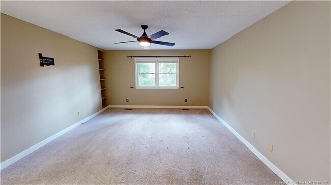Building Photo - 10 Emerald Ln