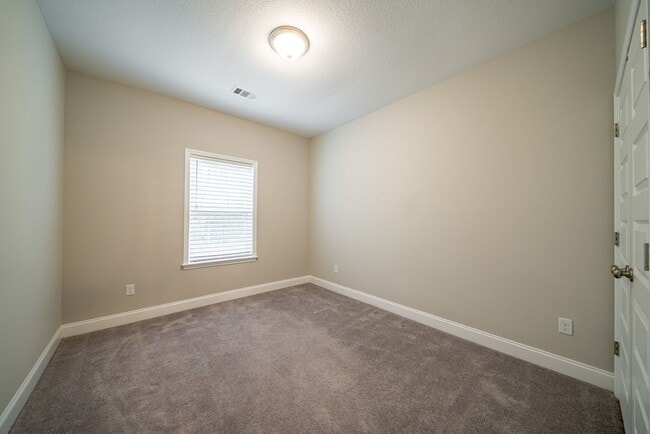 Building Photo - 4BR/2BA Home on 3.2 acres in Harris County!!