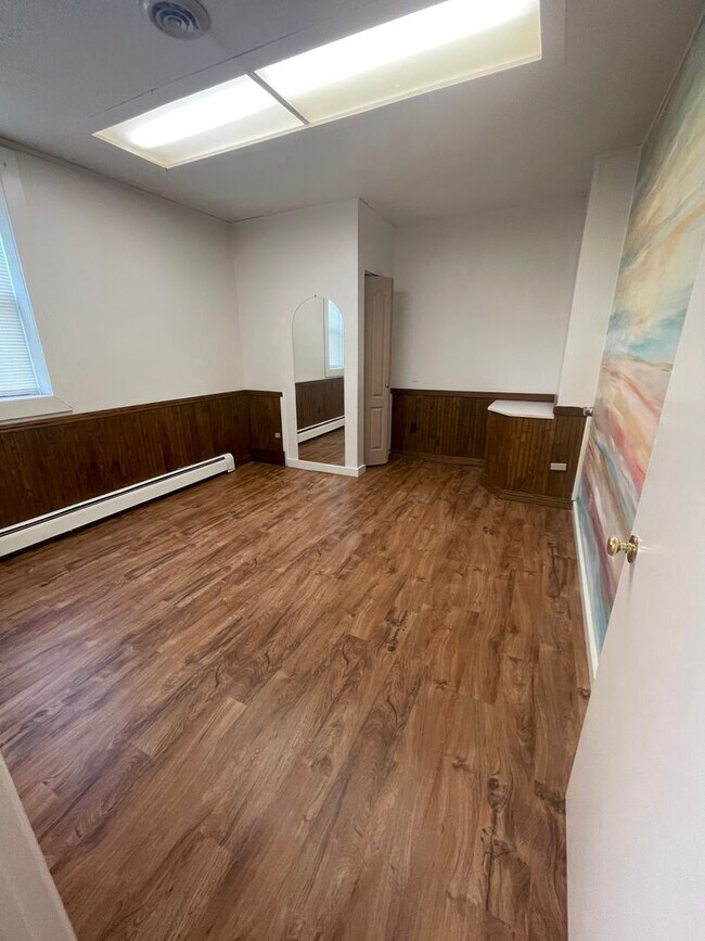 Building Photo - 152-D Main
