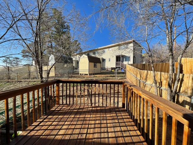 Building Photo - 3BR/1BA unit less than 3 mi from LANL and downtown! (4477 Yucca Unit B)