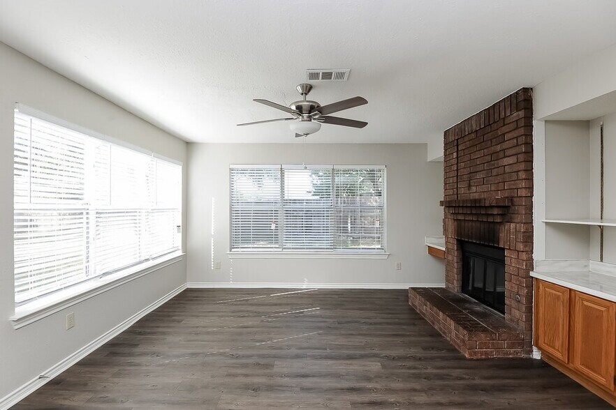 Building Photo - 720 Finley St