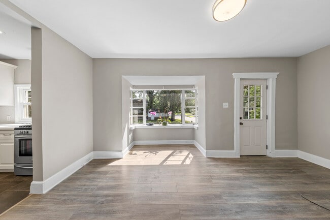 Building Photo - 56 E Madison Ave