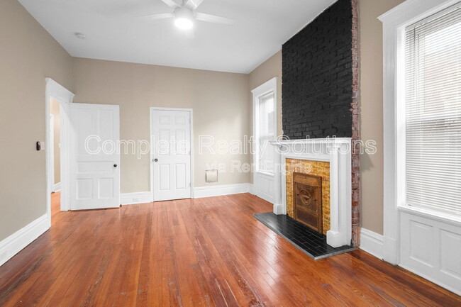 Building Photo - 2137 Russell Blvd