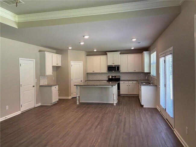 Building Photo - 2455 Sunny Hill Rd