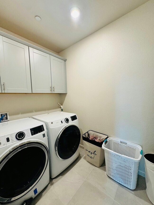 Building Photo - 4018 Kenwood Cir