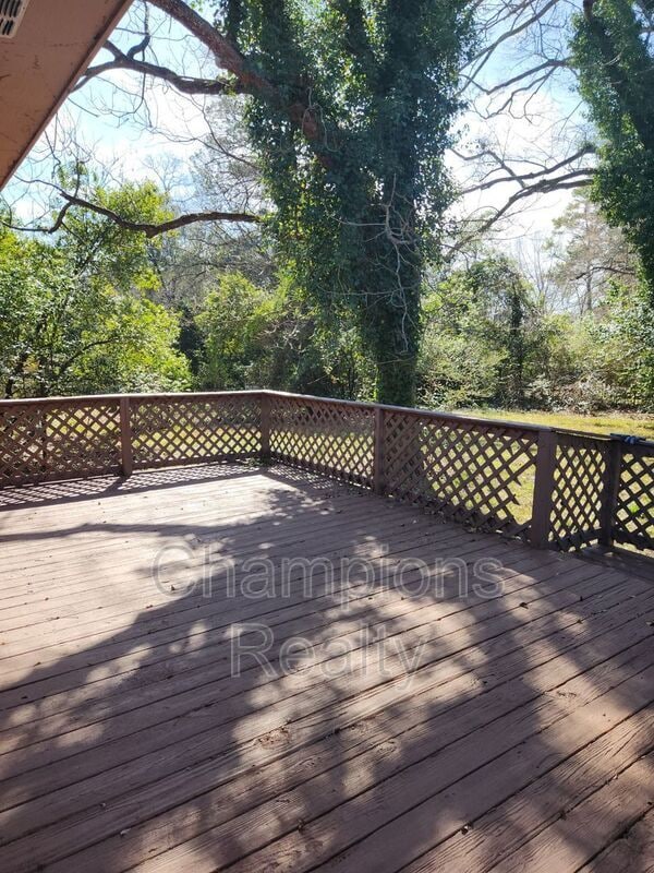 Building Photo - 5415 Eugenia Ave