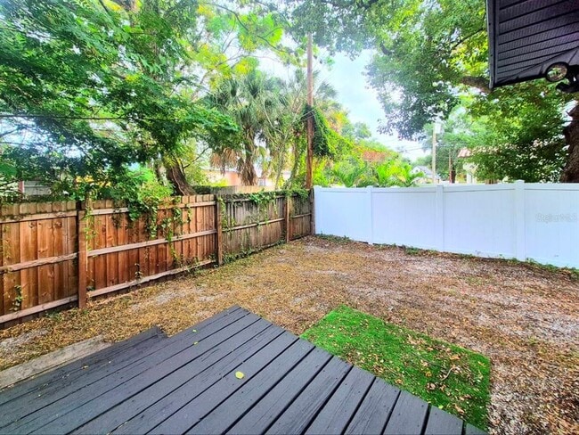 Building Photo - 314 E Park Ave