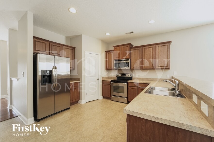 Building Photo - 6124 Silver Chime Way