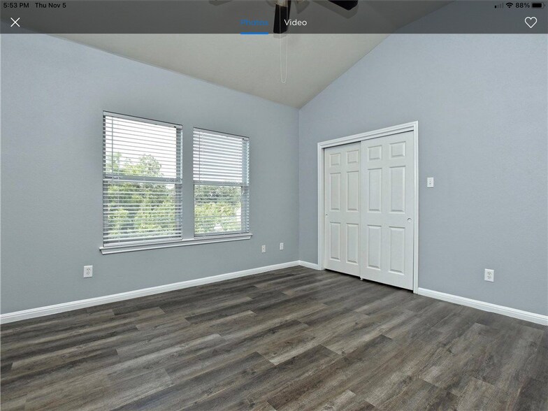 Large equal sized bedrooms - 3500B Duval Street