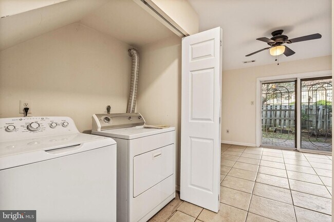 Building Photo - 3314 Major Denton Dr