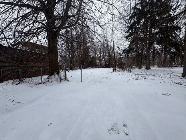 Building Photo - 15624 Halliday Ave