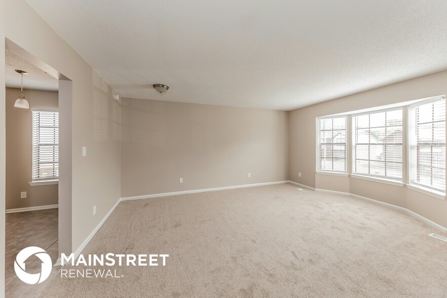 Building Photo - 6920 Suburban Terrace