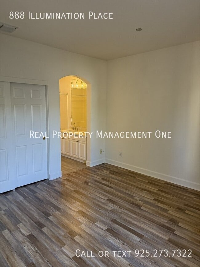 Building Photo - 888 Illumination Pl