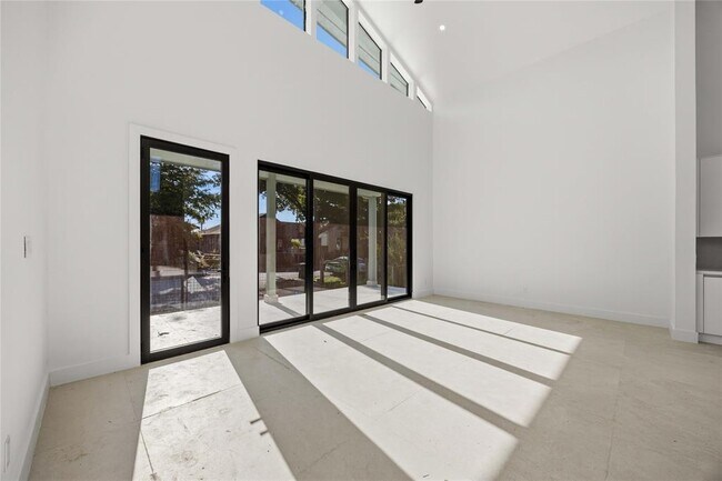 Building Photo - 513 Archer St