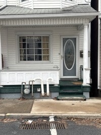 Building Photo - 2 S Vine St