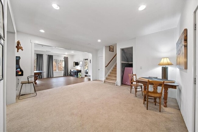 Building Photo - 925 Upper Hembree Rd