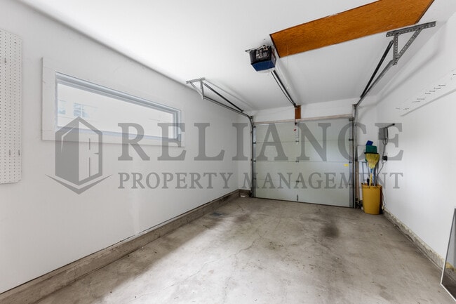 Building Photo - 1033 S Blackwill St