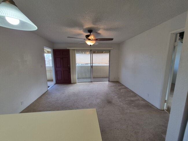 Building Photo - Centrally located 1bd, 1ba, 1pkg 512sqft. w/Lanai for $2000