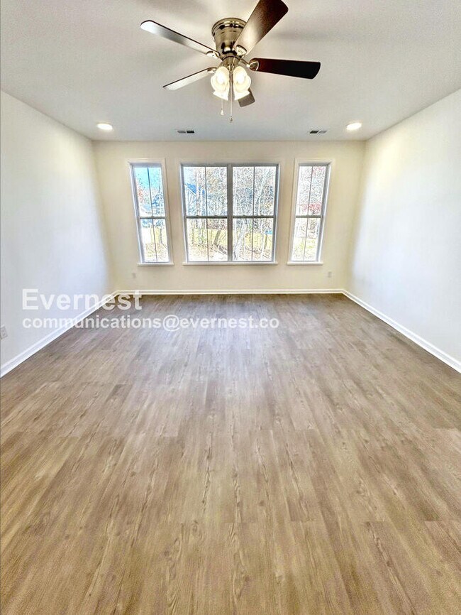 Building Photo - 1372 Robins Nest Drive