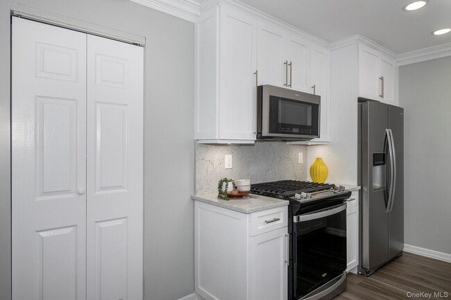 Building Photo - 1703 Saddle Rock Rd