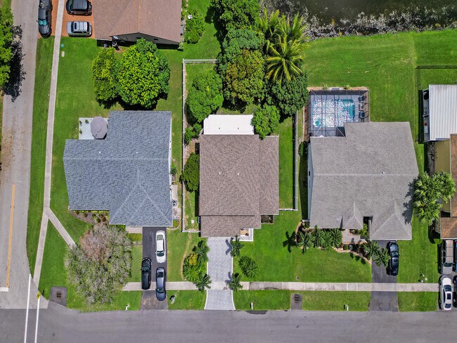 Building Photo - 9610 Dunhill Dr