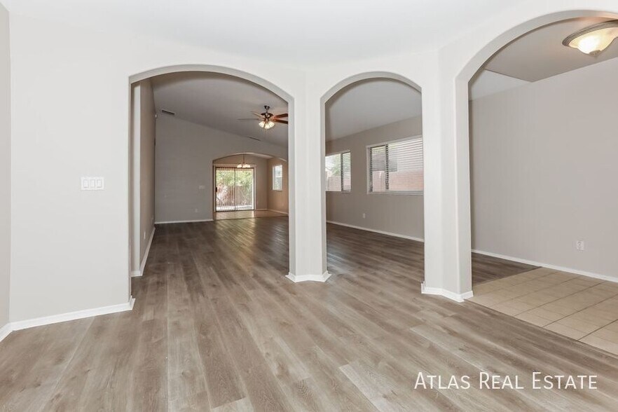 Building Photo - 11018 W Mountain View Dr